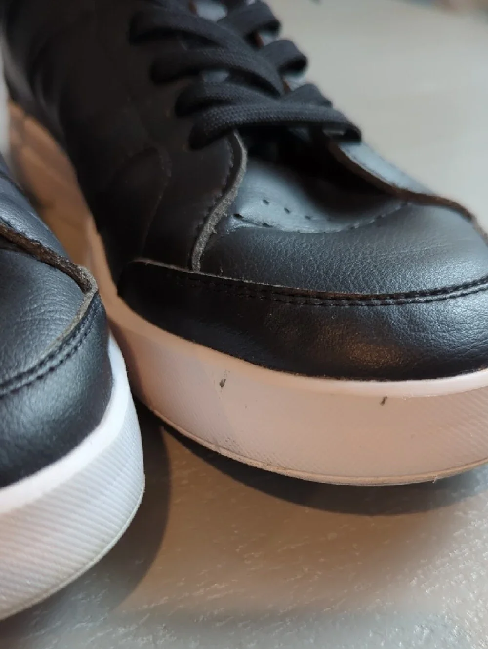 On Running The Roger Black Leather Sneakers size 9 Women's Tennis